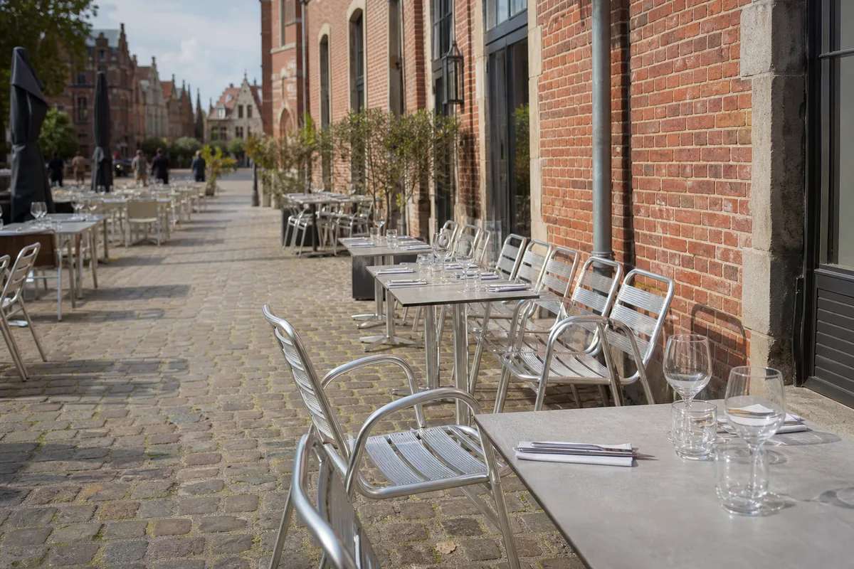 Chaises de terrasse pour la restauration : bien choisir